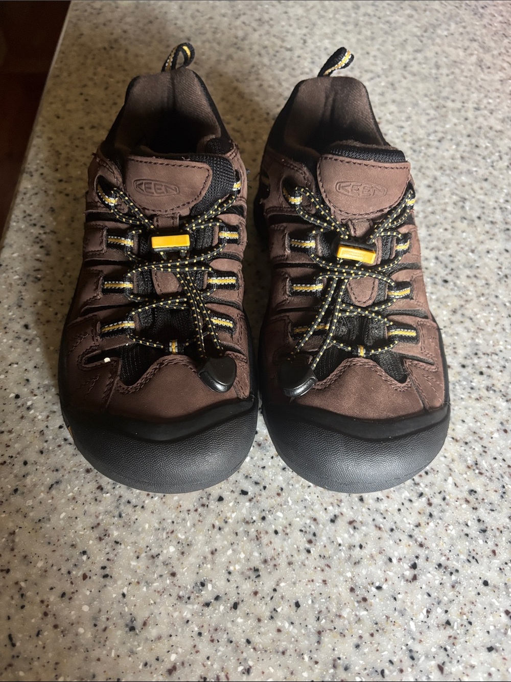 Keen Brown Leather Low-Cut Shoes with Yellow Accents
